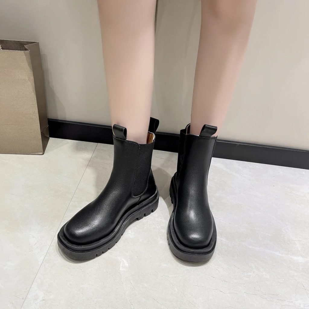 Women Boots Hot Luxury Thick Sole Chelsea Boots Women Flat Casual Boots High Quality Fashion Shoes for Women Zapatos De Mujer