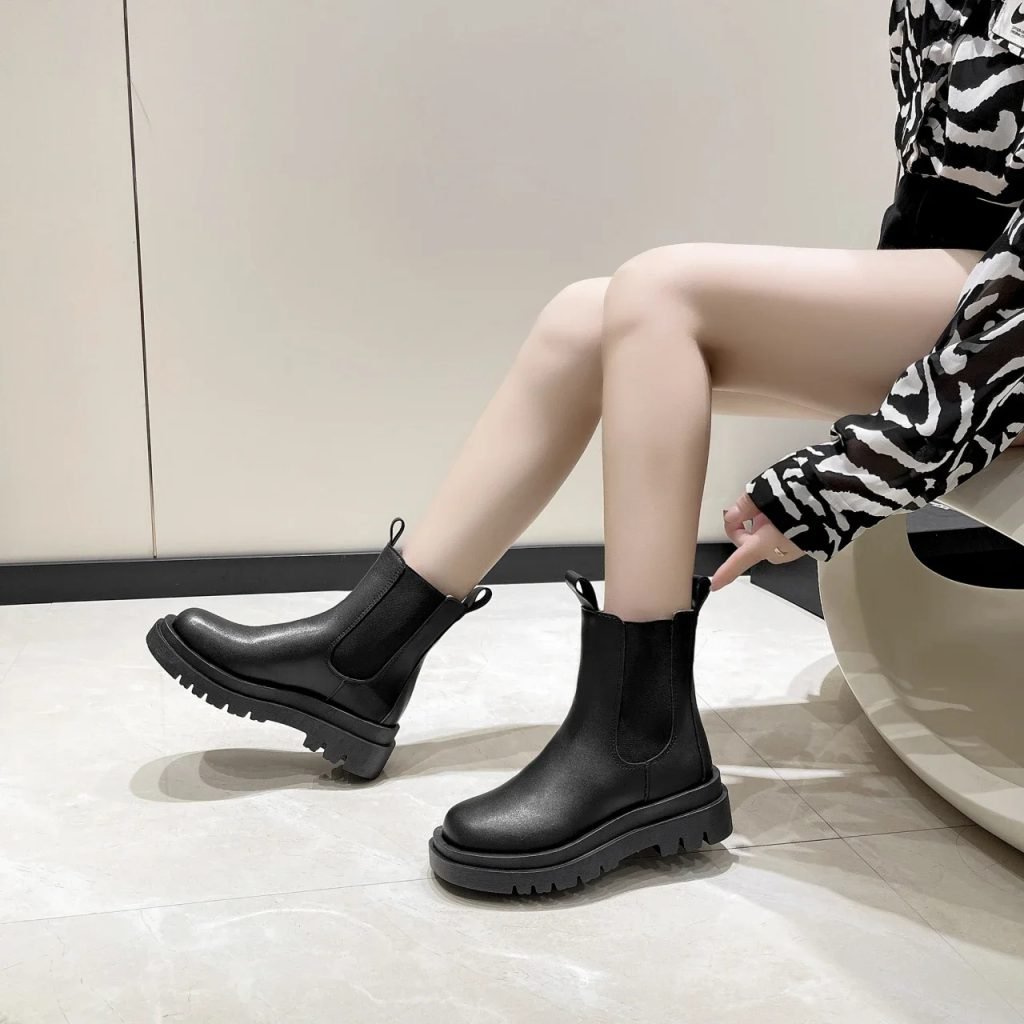 Women Boots Hot Luxury Thick Sole Chelsea Boots Women Flat Casual Boots High Quality Fashion Shoes for Women Zapatos De Mujer