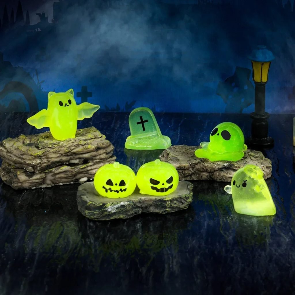 6PCs Luminous Micro Miniature Halloween Pumpkin Ghost Bat Skull Glowing Action Figure DIY Gift Festival Home Haunted Party Decor