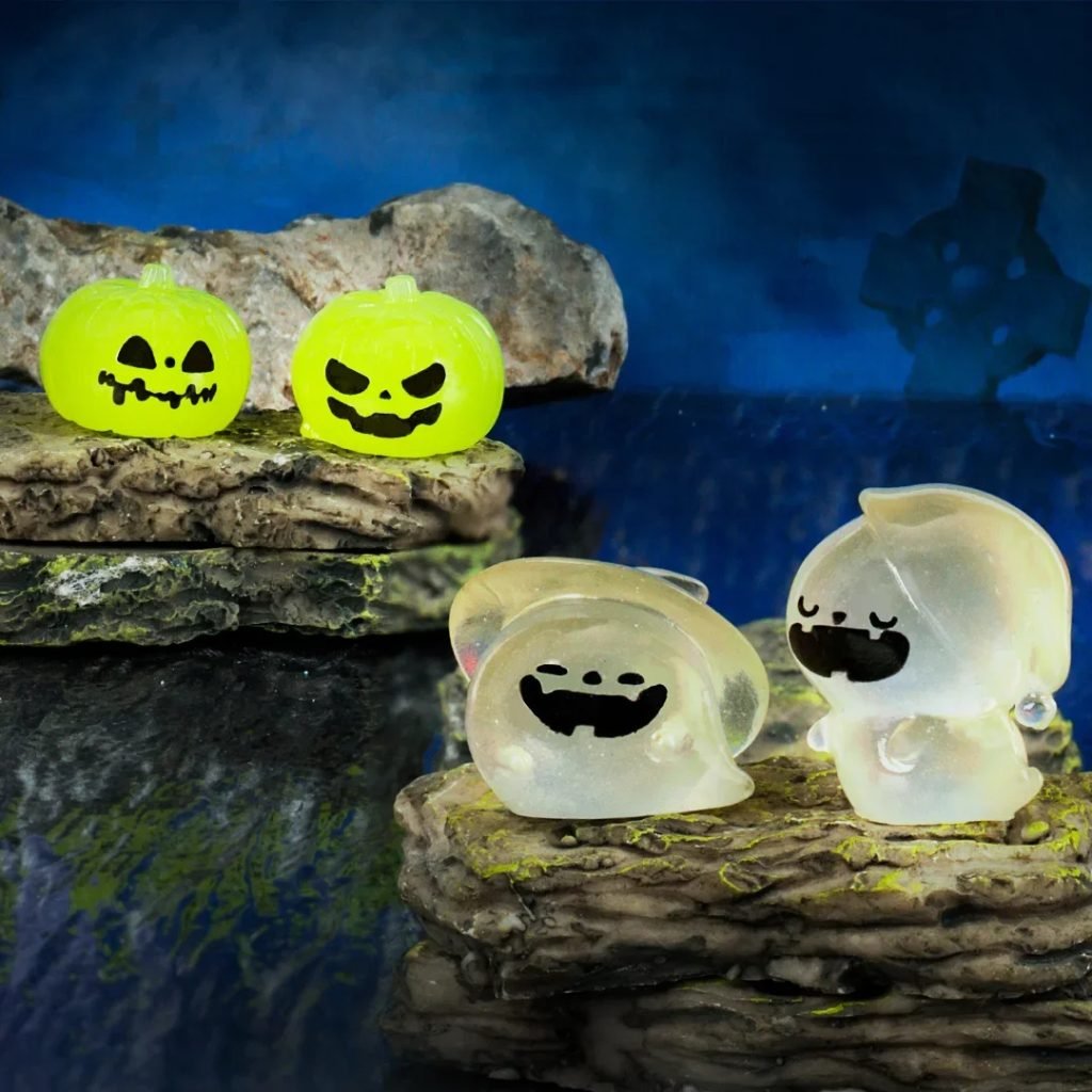 6PCs Luminous Micro Miniature Halloween Pumpkin Ghost Bat Skull Glowing Action Figure DIY Gift Festival Home Haunted Party Decor