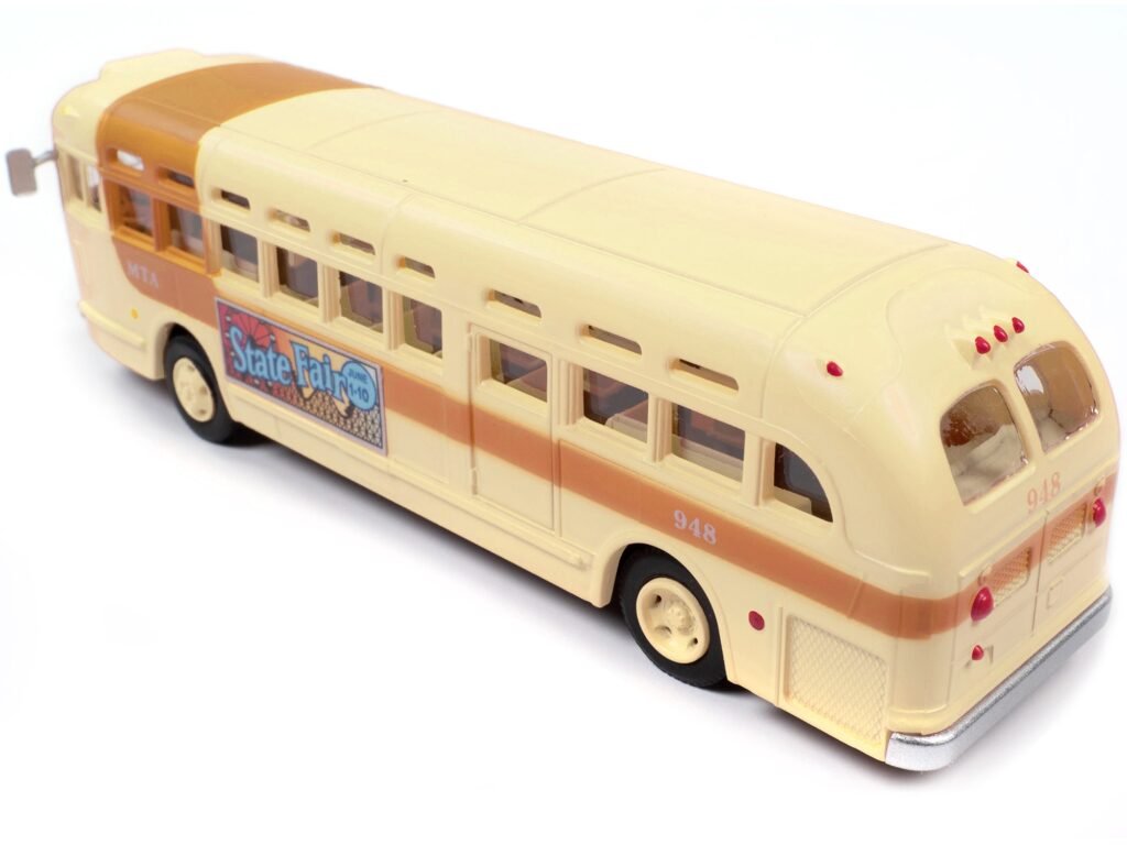 GMC PD-4103 Transit Bus #948 Beige “MTA Miami” 1/87 (HO) Scale Model by Classic Metal Works