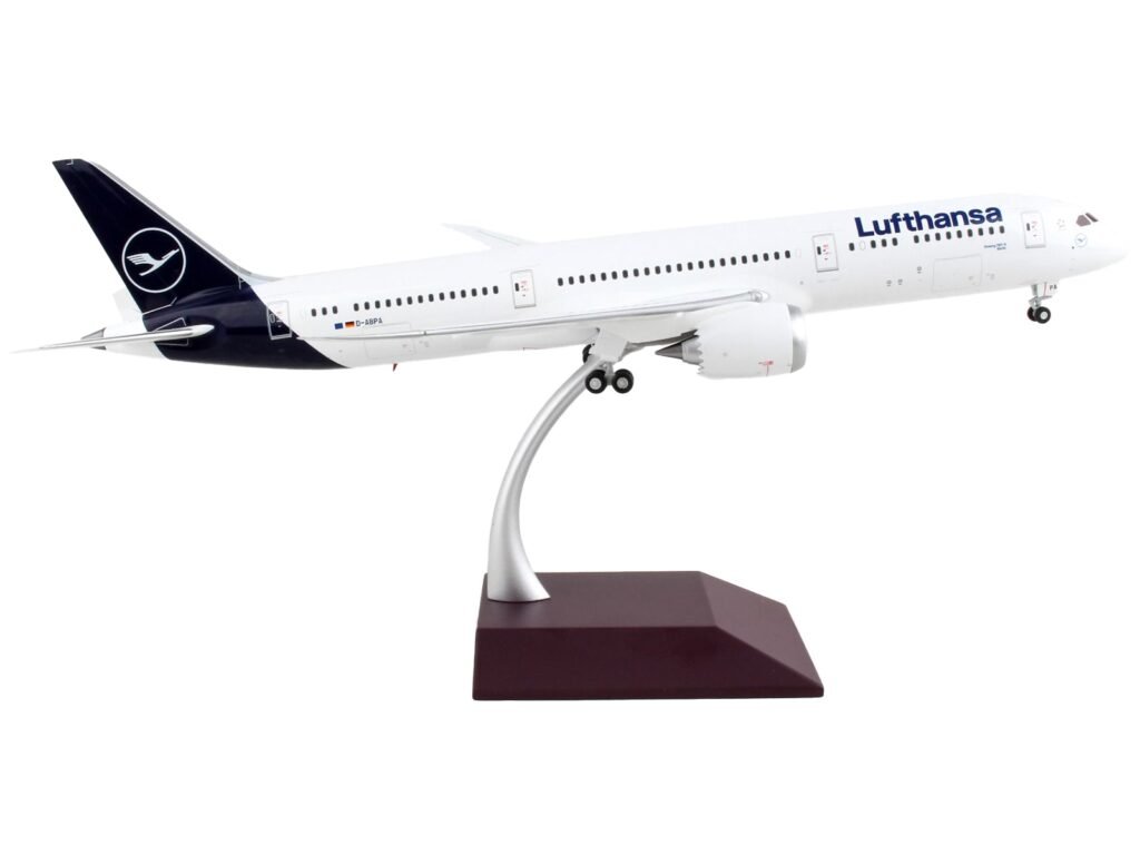 Boeing 787-9 Commercial Aircraft “Lufthansa” White with Blue Tail “Gemini 200” Series 1/200 Diecast Model Airplane by GeminiJets