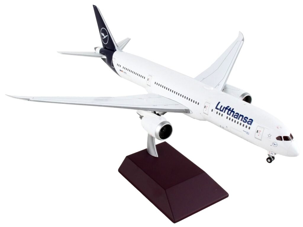 Boeing 787-9 Commercial Aircraft “Lufthansa” White with Blue Tail “Gemini 200” Series 1/200 Diecast Model Airplane by GeminiJets