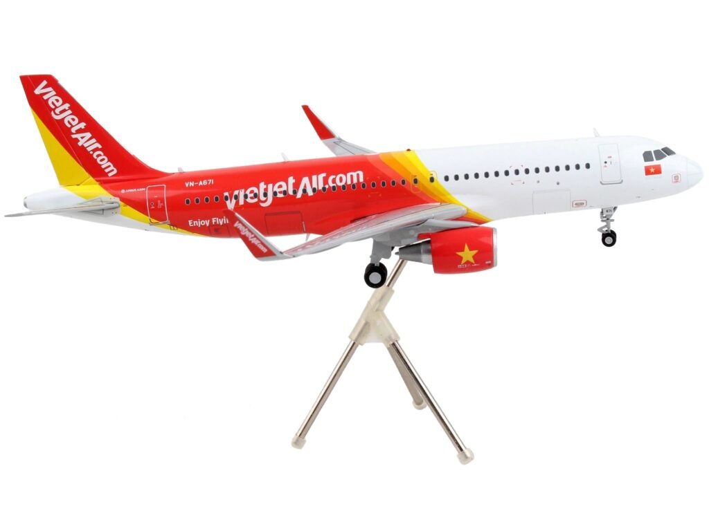 Airbus A320 Commercial Aircraft “VietJet Air” White and Red “Gemini 200” Series 1/200 Diecast Model Airplane by GeminiJets